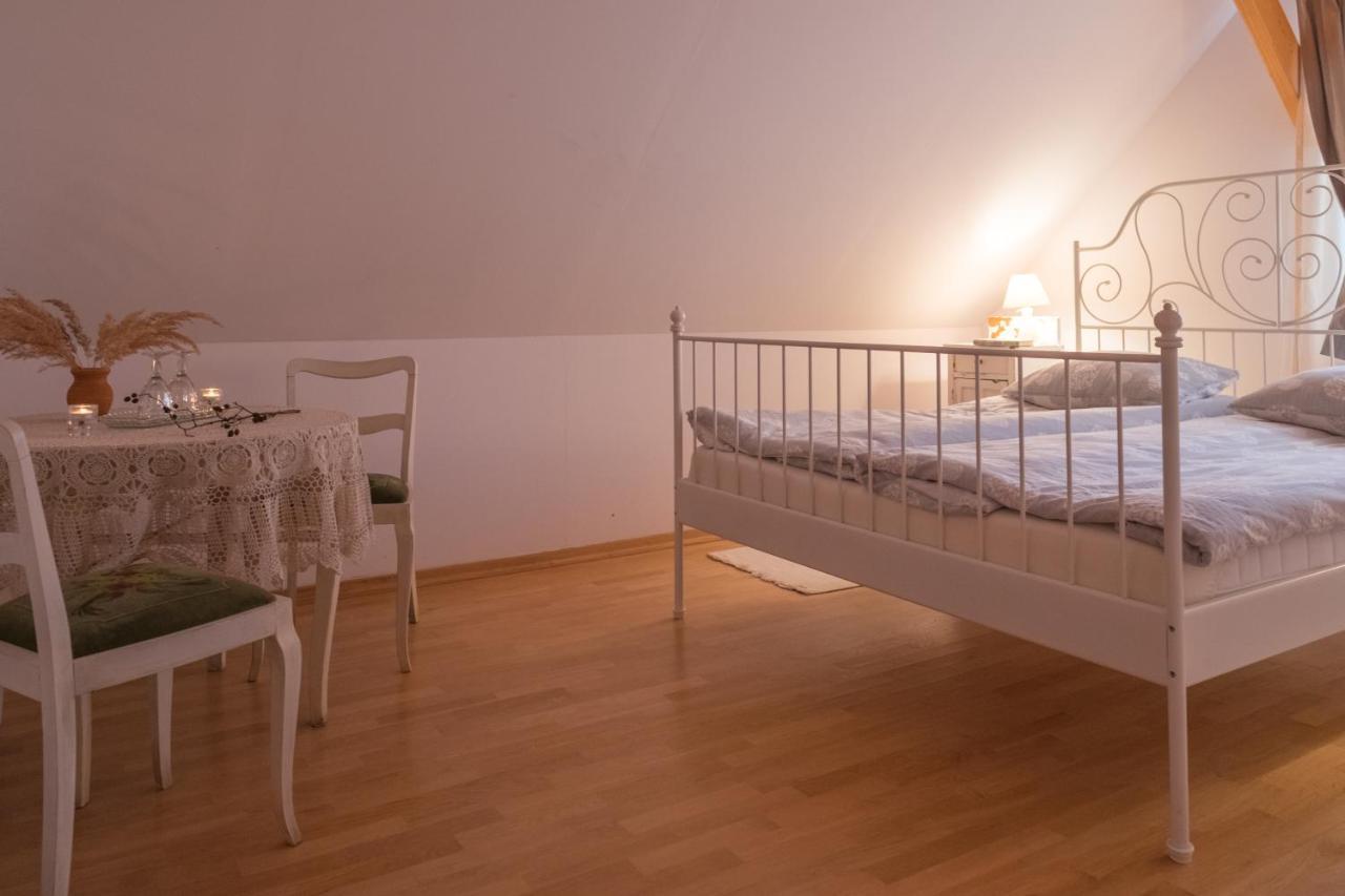 Miodowa Kolonia Bed & Breakfast เบียโวเวียชา ภายนอก รูปภาพ